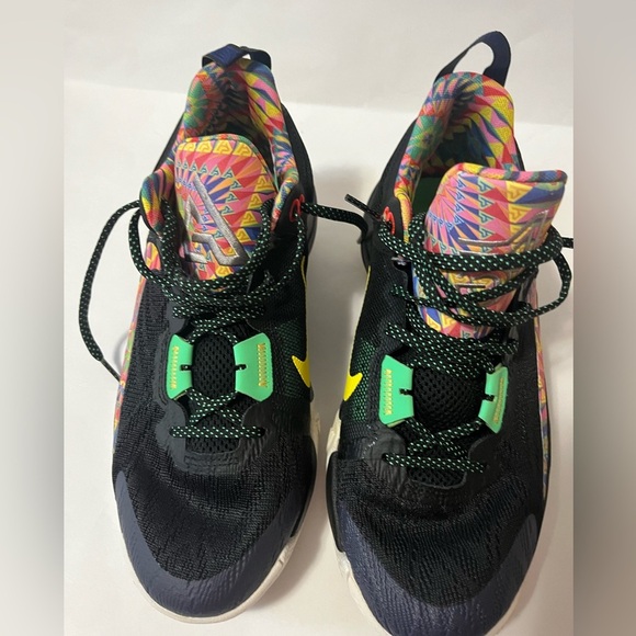 Nike Youth Black Giannis Immortality Basketball Shoes - Picture 3 of 8